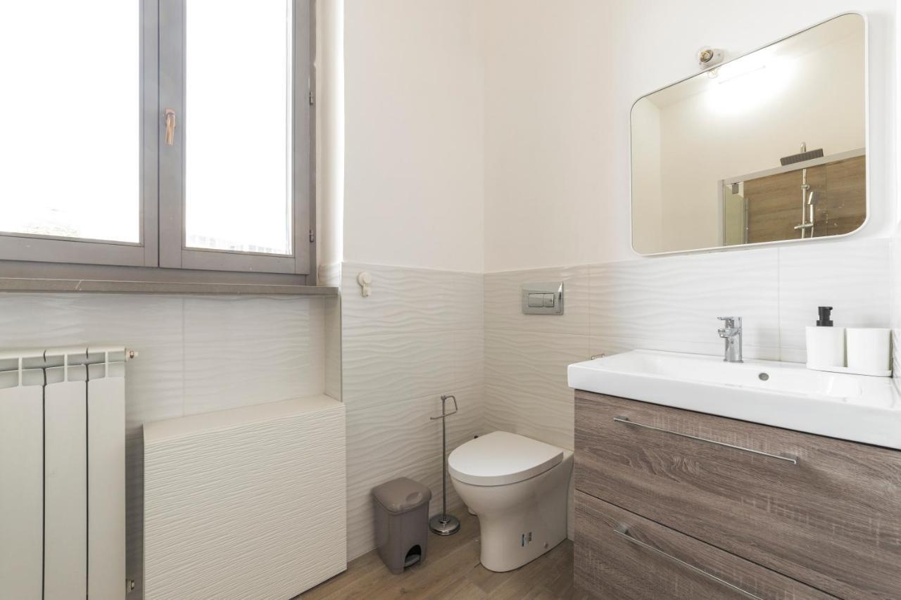 Maciachini Renovated Studio! Milan Bagian luar foto