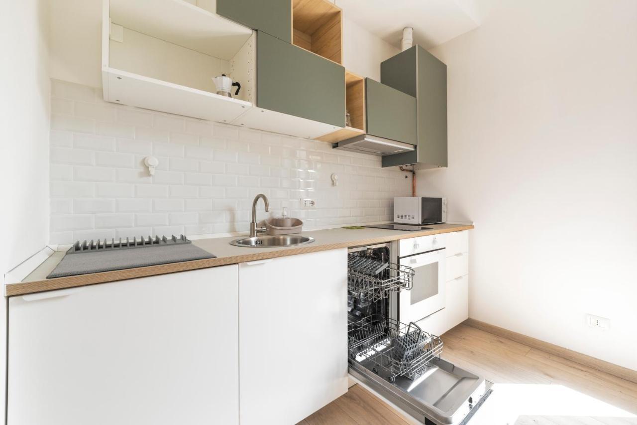 Maciachini Renovated Studio! Milan Bagian luar foto