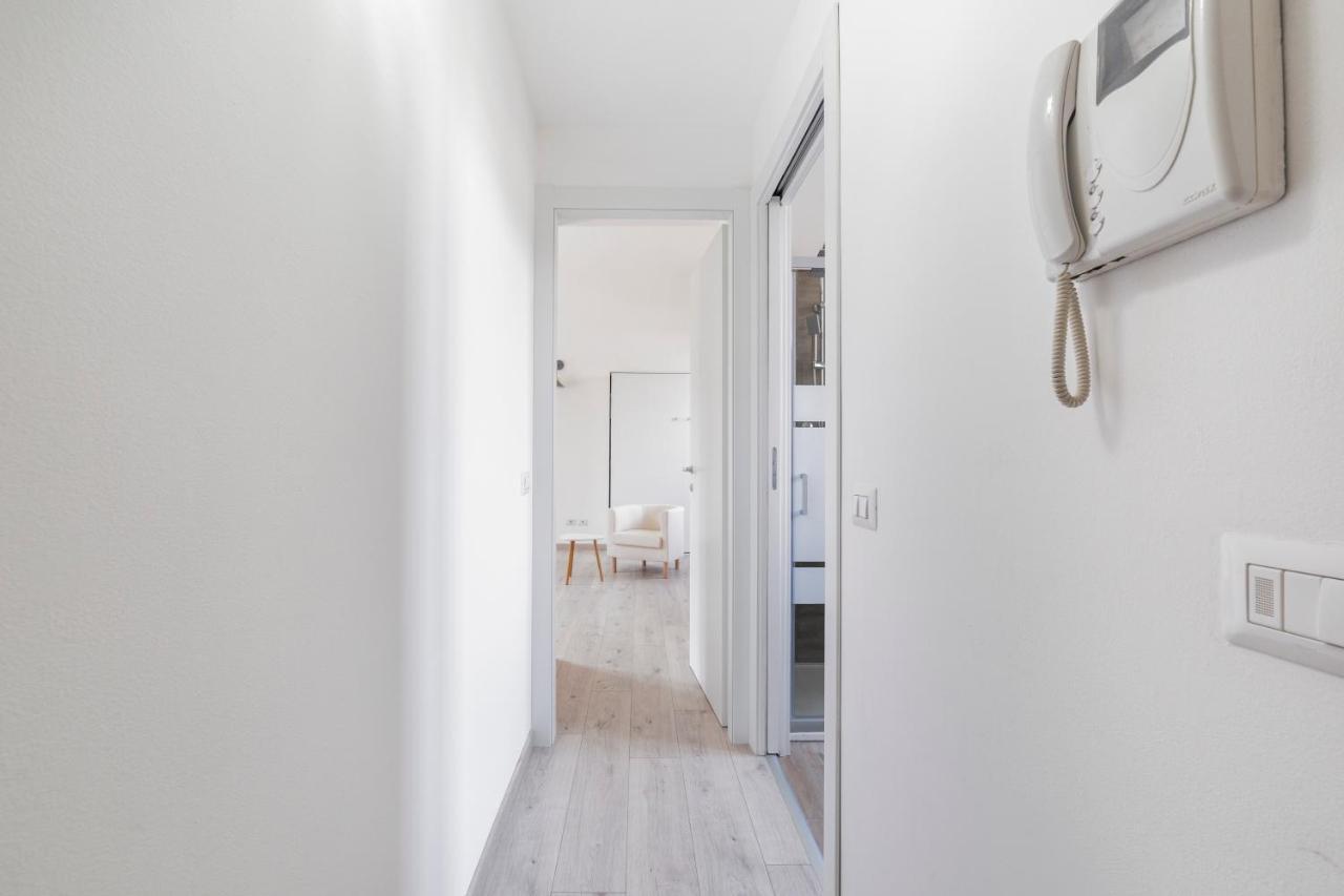 Maciachini Renovated Studio! Milan Bagian luar foto