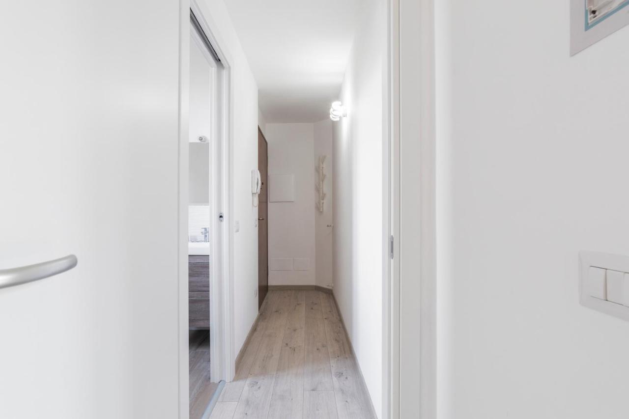 Maciachini Renovated Studio! Milan Bagian luar foto